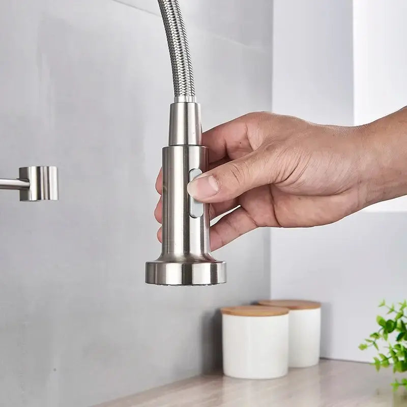 Torneira de Cozinha Giratória em Latão